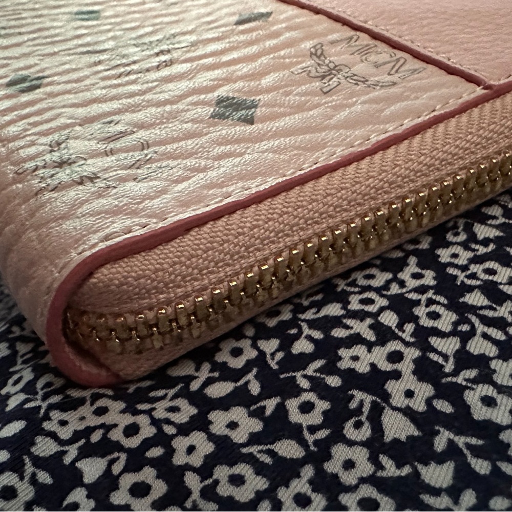 Mcm Zipper Wallet. New Condition, Never Used. Onl… - image 6